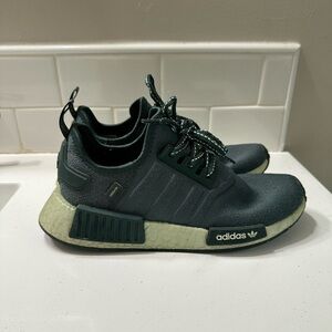 Adidas Originals NMD R1 Women’s 7 Linen Green Running Shoes Athletic Sneakers